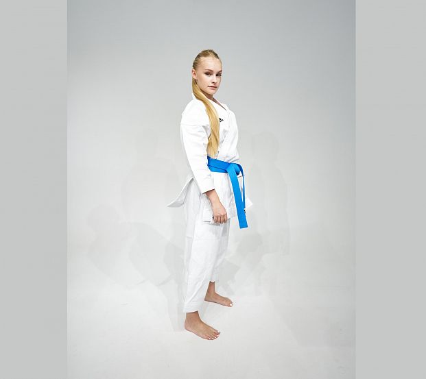 Кимоно для карате подростковое Adidas K999 Shori Karate Uniform Kata WKF белое с черным логотипом 621_553